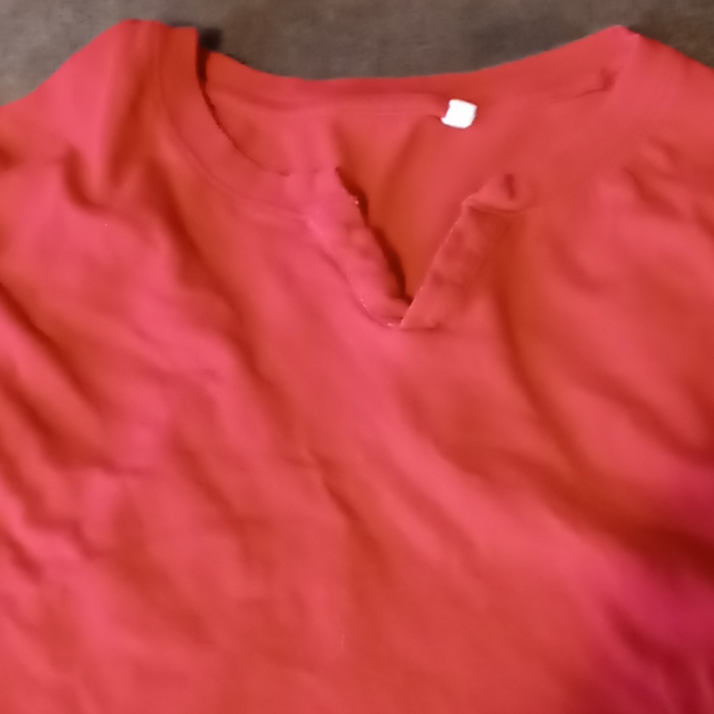 Red guess v-neack shirt